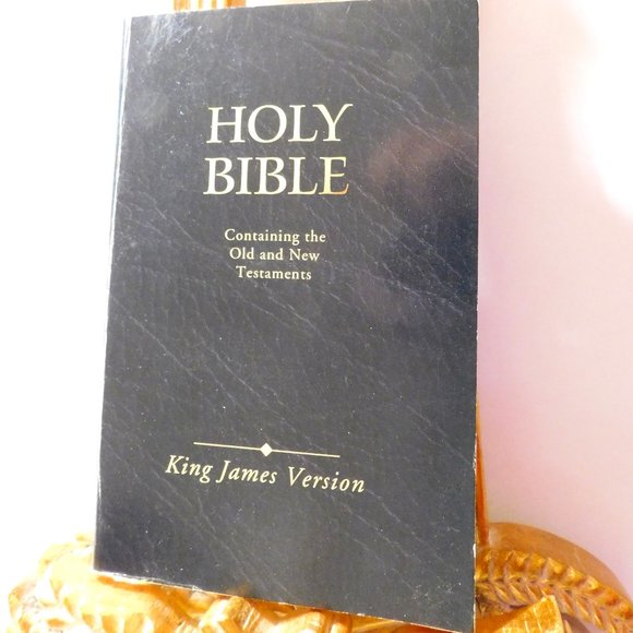 Holy Bible Containing New & Old Testaments King James Version Barbour Publishing - Picture 1 of 6